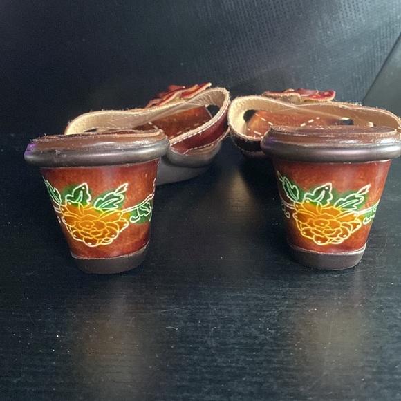 Via Veneto Leather Angela Sandals - Picture 4 of 8